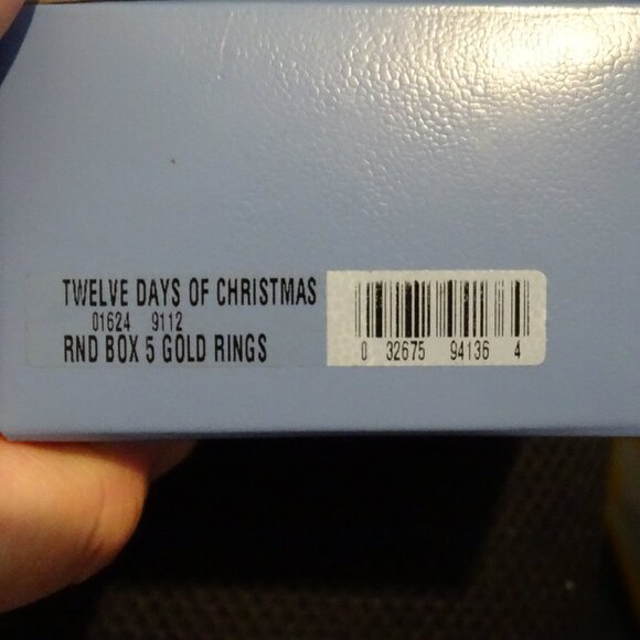 Wedgewood 5 Gold Rings Twelves Days of Christmas Round Trinket Box - Picture 5 of 6